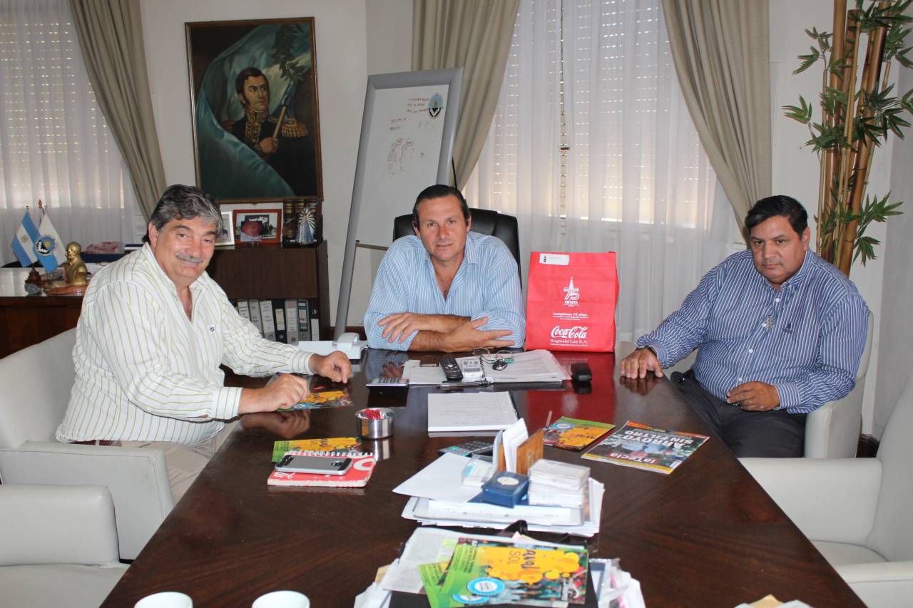 Etchevarren recibió al Gerente de Ventas de CocaCola  Municipalidad