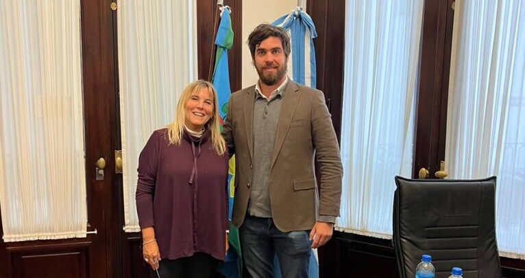 Claudia Rossi Se Reuni Con El Senador Owen Fern Ndez Municipalidad