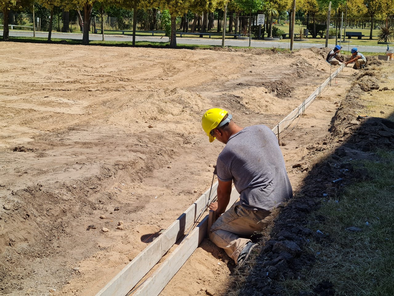 DOLORES CAPITAL REGIONAL DEL DEPORTE: AVANZAN LAS OBRAS DE LA CANCHA DE HOCKEY Y EL MICROESTADIO